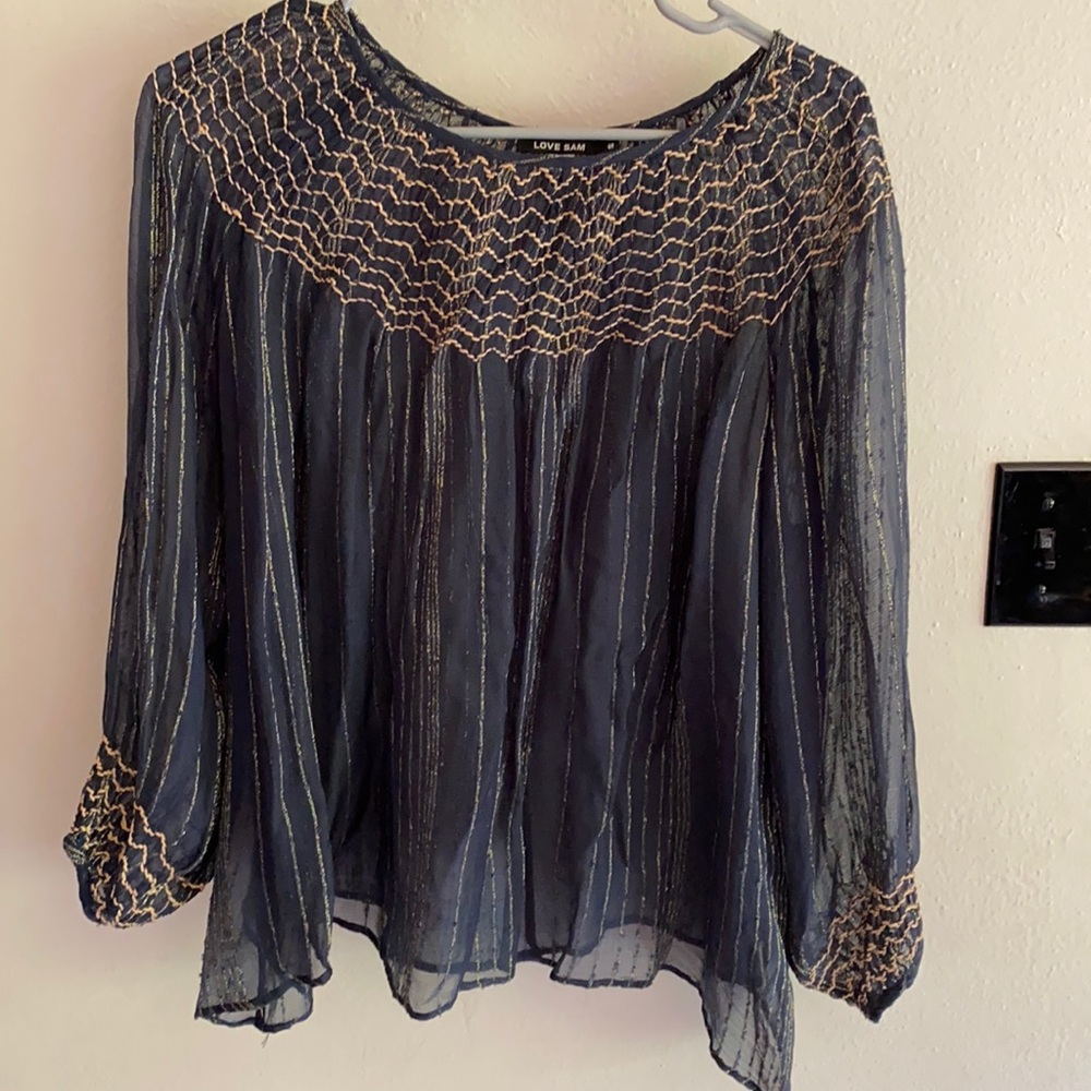 Gold and navy top. Gorgeous!